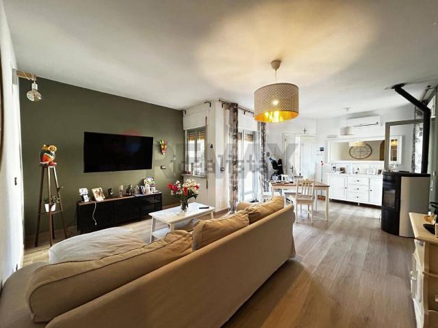 Appartamento in vendita di 421 m² in Via Giuseppe di Vittorio, 22