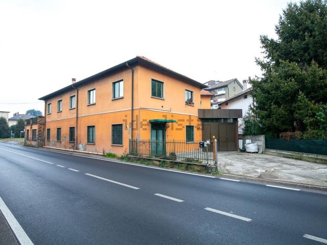 Appartamento in vendita di 428 m² in Via Ceresio