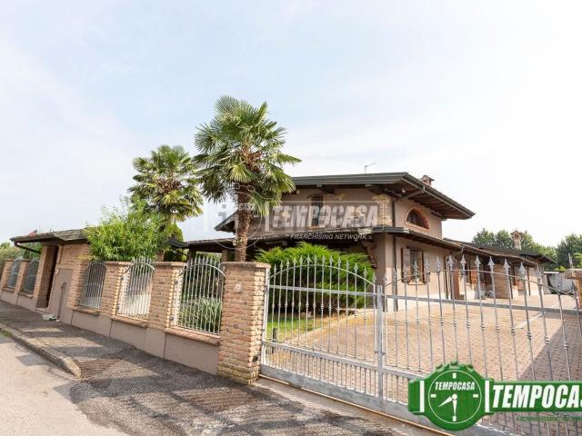 Appartamento in vendita di 429 m² in Via Gian Luigi Pandolfi