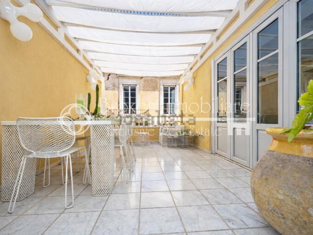 Appartamento in vendita di 435 m² in Via del Teatro, 32
