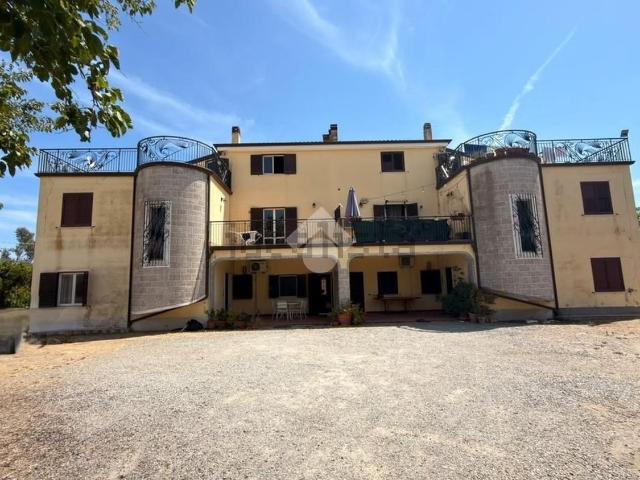 Appartamento in vendita di 445 m² in Via dei Gelsomini, 1
