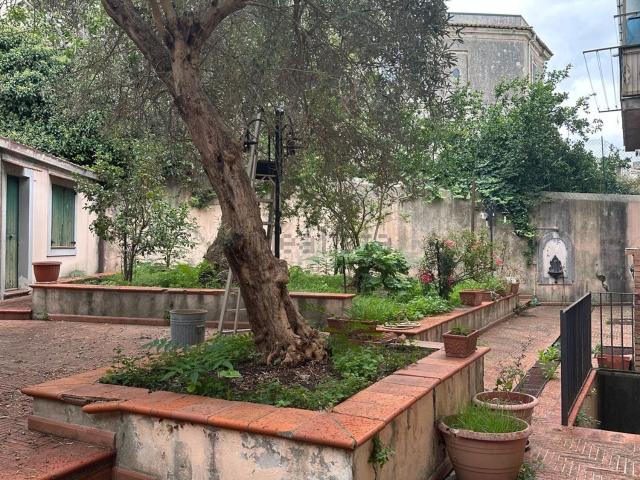 Appartamento in vendita di 449 m² in Via Giacinto de Jessi, 14