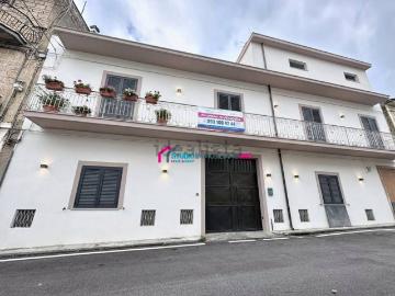 Appartamento in vendita di 450 m² in Via Marchese di Livardi