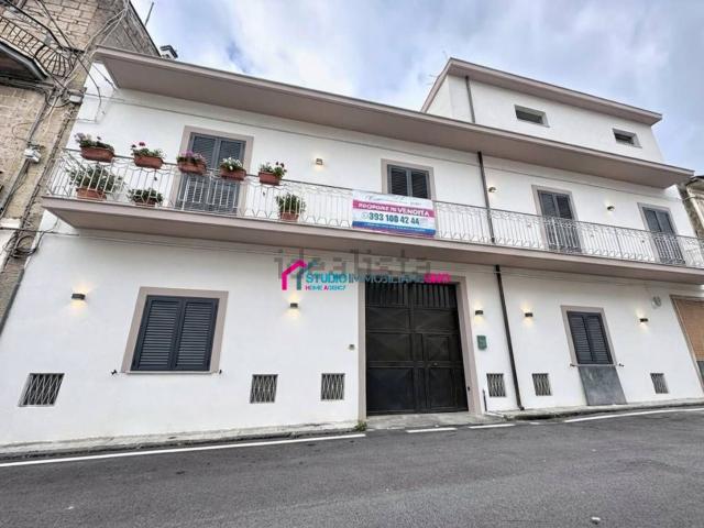 Appartamento in vendita di 450 m² in Via Marchese di Livardi