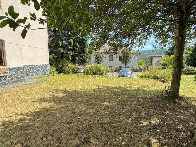 Appartamento in vendita di 450 m² in Via Vara Superiore