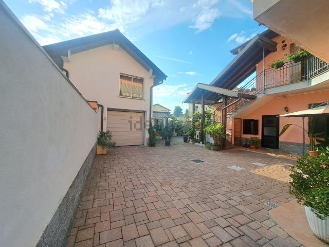Appartamento in vendita di 451 m² in Via A. Manzoni, 74