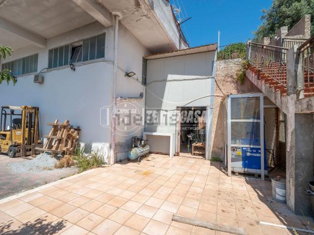 Appartamento in vendita di 453 m² in Via Comunale Larderia Inferiore, 1