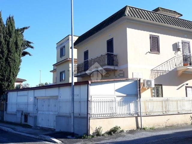 Appartamento in vendita di 45 m² in Via di Tor Vergata, 161