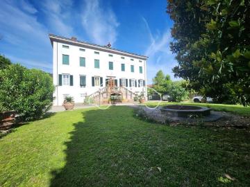 Appartamento in vendita di 465 m² in Via Sottomonte, 182