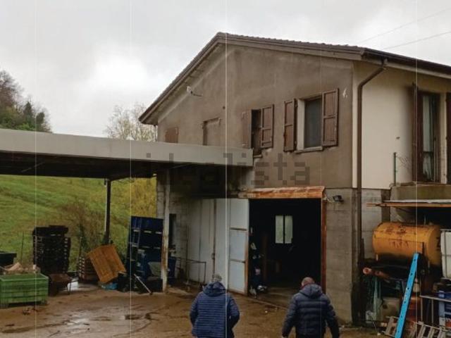 Appartamento in vendita di 475 m² in Via Goccianello
