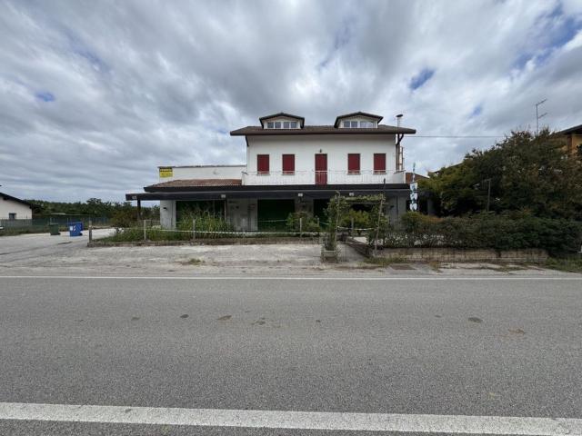 Appartamento in vendita di 480 m² in Via Mario Visentin