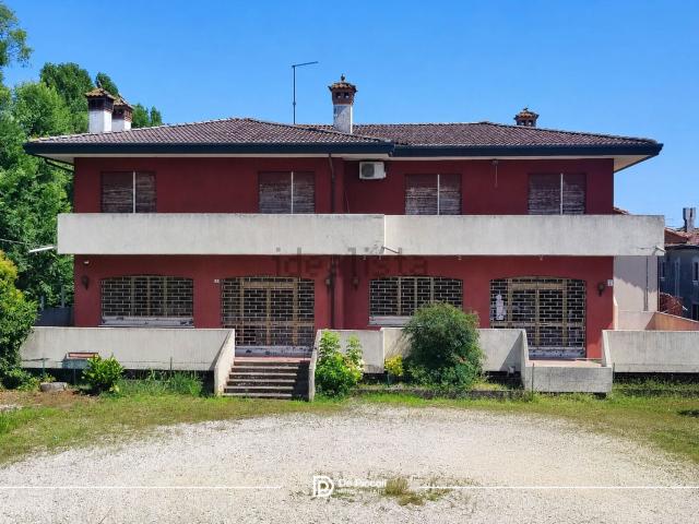 Appartamento in vendita di 496 m² in Via Biverone, 1