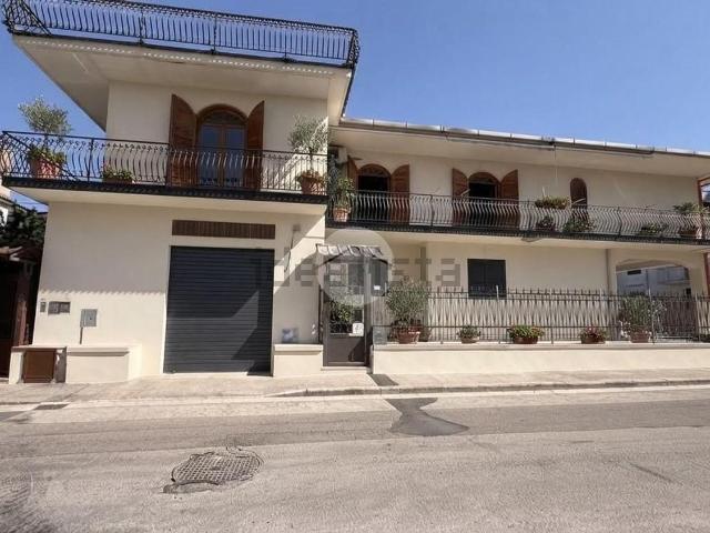 Appartamento in vendita di 500 m² in Via C. C. Censorino, 44