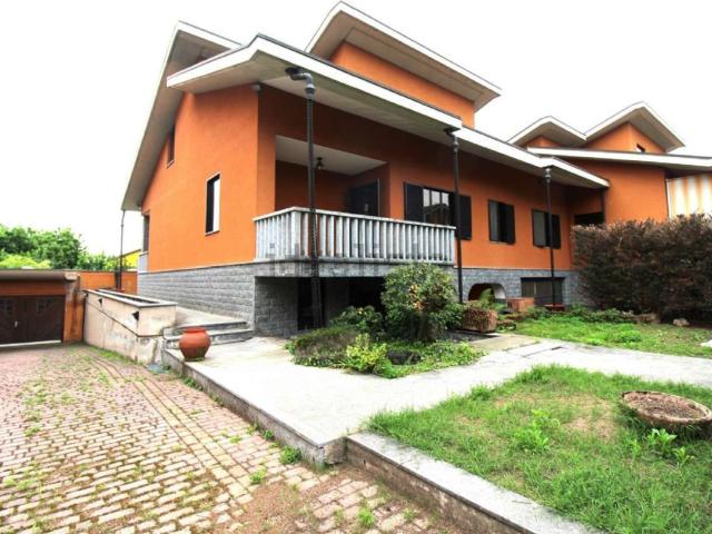 Appartamento in vendita di 500 m² in Via Generale Biagio Zaffiri, 6