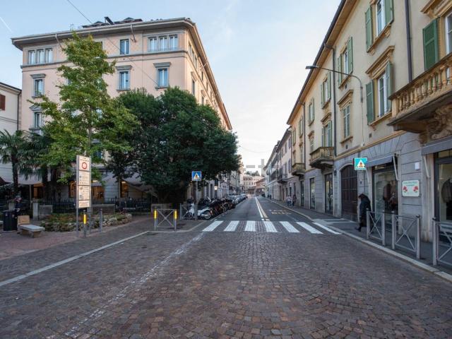 Appartamento in vendita di 500 m² in Via Francesco del Cairo, 9