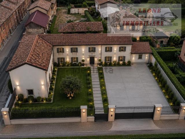 Appartamento in vendita di 500 m² in Via Ponte Carate, 3