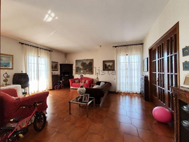 Appartamento in vendita di 500 m² in Via Roma