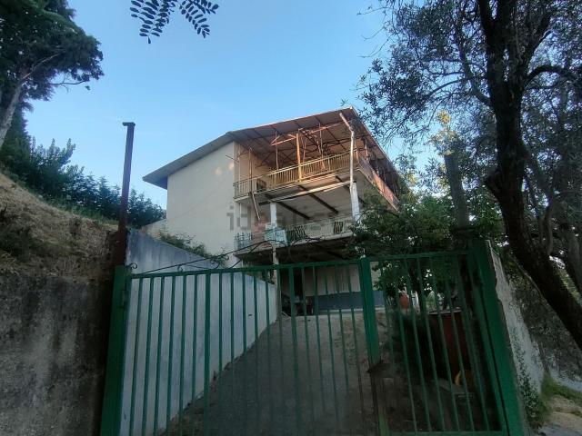 Appartamento in vendita di 500 m² in Strada Provinciale Reggio Calabria Ortì Gambarie, 2