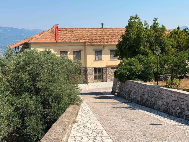 Appartamento in vendita di 515 m² in Strada Provinciale 60, 126