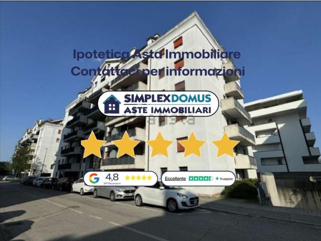 Appartamento in vendita di 520 m² in Via Enrico Forlanini
