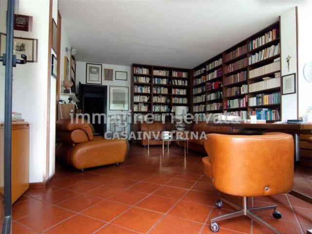Appartamento in vendita di 530 m² in Strada Provinciale Macchiascandona, 236