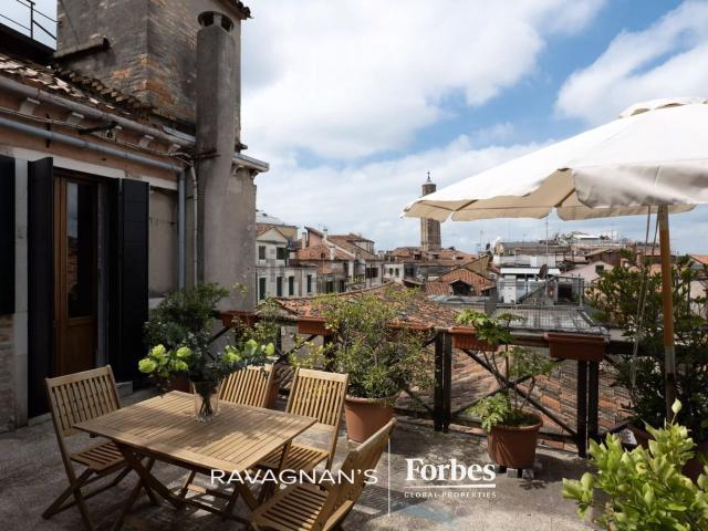 Appartamento in vendita di 550 m² in Fondamenta Narisi, 3588