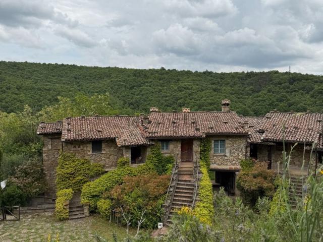 Appartamento in vendita di 550 m² in Frazione di Greppolischieto