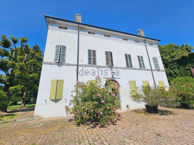 Appartamento in vendita di 550 m² in Strada Chiesa di Castelnovo, 64