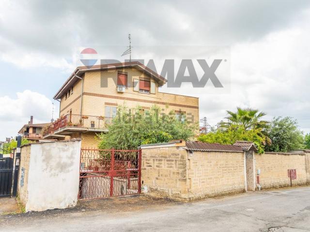 Appartamento in vendita di 556 m² in Via Poggio Fiorito, 8