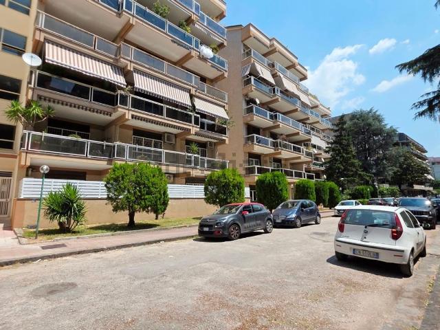 Appartamento in vendita di 582 m² in Via Donato Bramante, 19