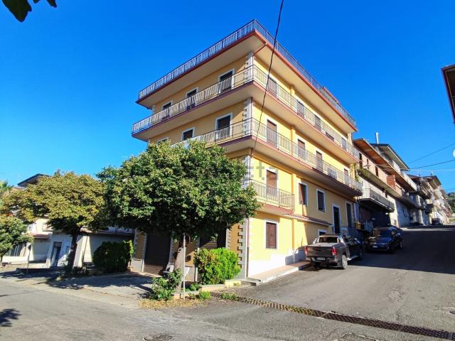 Appartamento in vendita di 588 m² in Via IGNAZIO SILONE 1, 1
