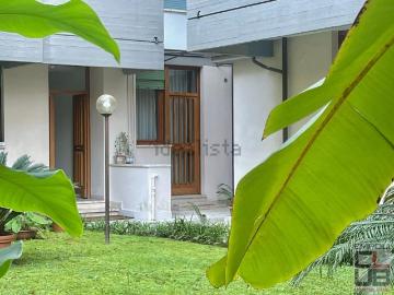 Appartamento in vendita di 58 m² in Piazza Giacomo Puccini, 55049