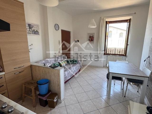 Appartamento in vendita di 58 m² in Via Provinciale Carrara Avenza, 54033
