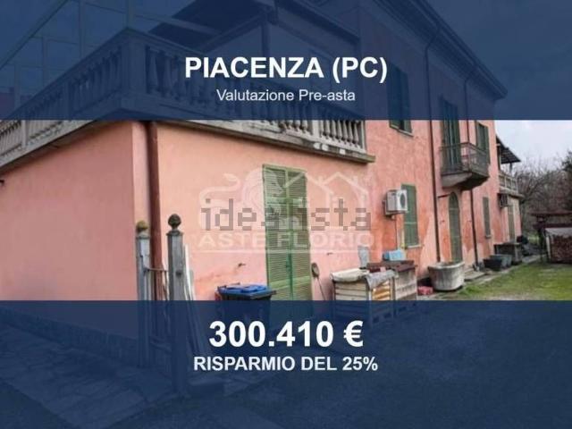 Appartamento in vendita di 590 m² in Strada Farnesiana, 120