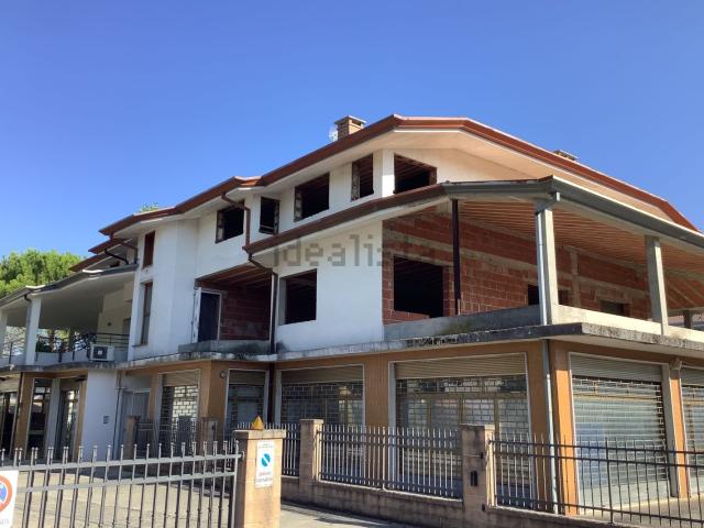 Appartamento in vendita di 593 m² in Via Guido Brunner, 14