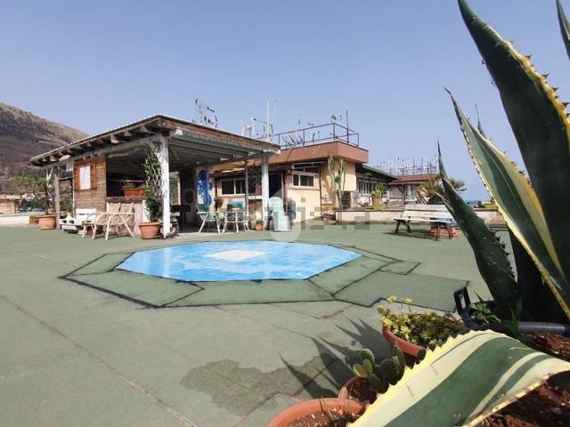 Appartamento in vendita di 63 m² in Via Partanna Mondello, 31