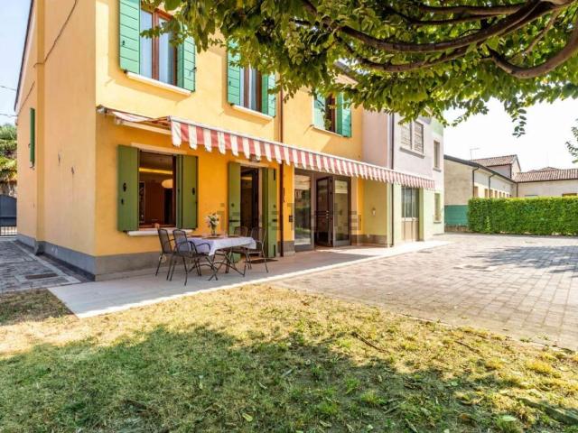 Appartamento in vendita di 600 m² in Via Campagna