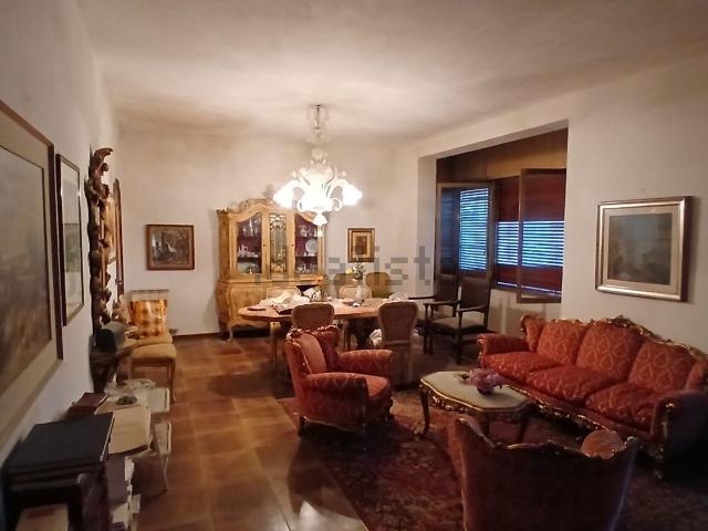 Appartamento in vendita di 601 m² in Via Ciro Menotti, 4