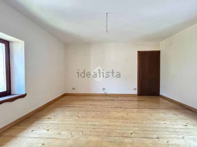 Appartamento in vendita di 60 m² in Via 5 Divisione Garibaldi, 23