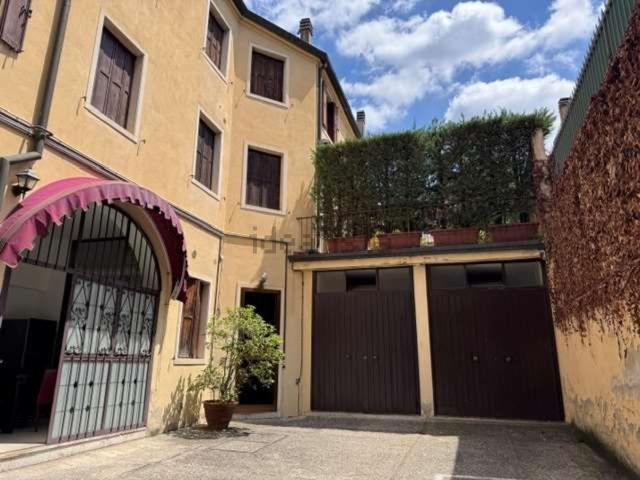 Appartamento in vendita di 60 m² in Via Savonarola, 158