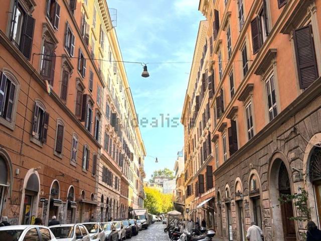 Appartamento in vendita di 64 m² in Via Natale del Grande