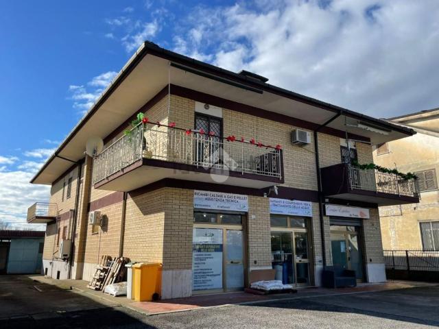 Appartamento in vendita di 650 m² in Via Casilina