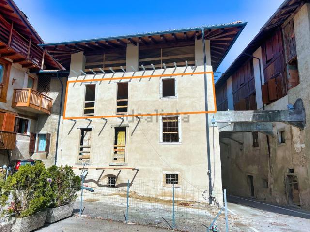 Appartamento in vendita di 65 m² in Frazione Cares, 56