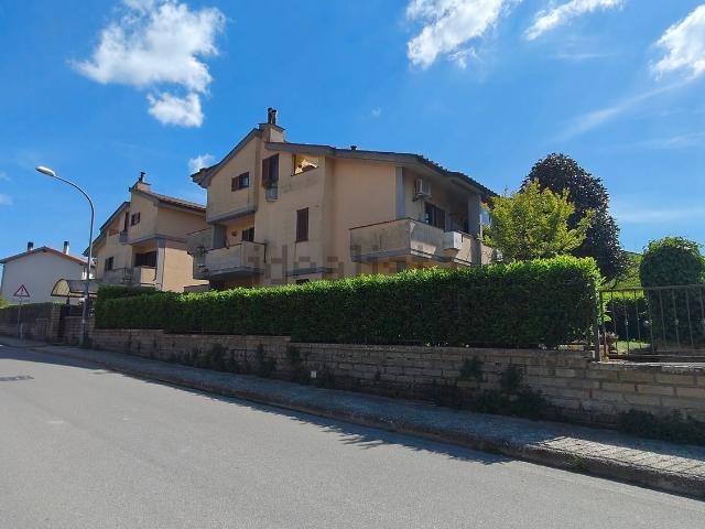 Appartamento in vendita di 65 m² in Strada della Chiusa, 3
