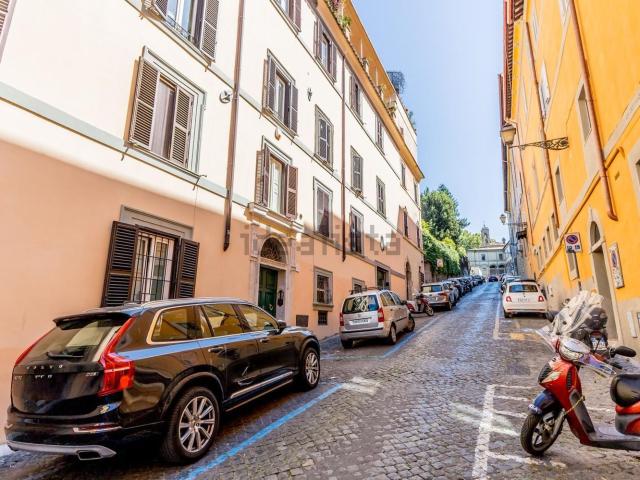 Appartamento in vendita di 65 m² in Salita di Sant&apos Onofrio
