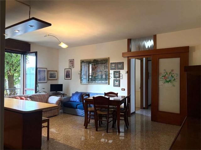 Appartamento in vendita di 65 m² in Via U. Foscolo, 5