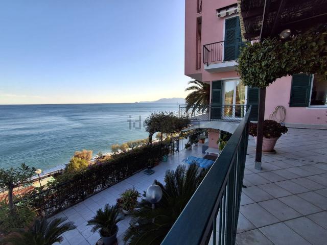 Appartamento in vendita di 65 m² in Via della Cornice, 62
