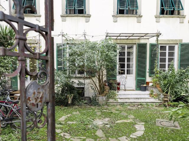 Appartamento in vendita di 672 m² in Via Busdraghi