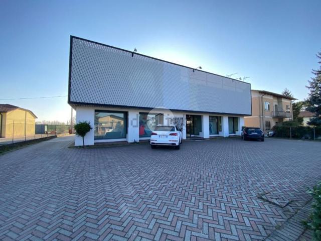Appartamento in vendita di 680 m² in Strada Ostigliese, 208