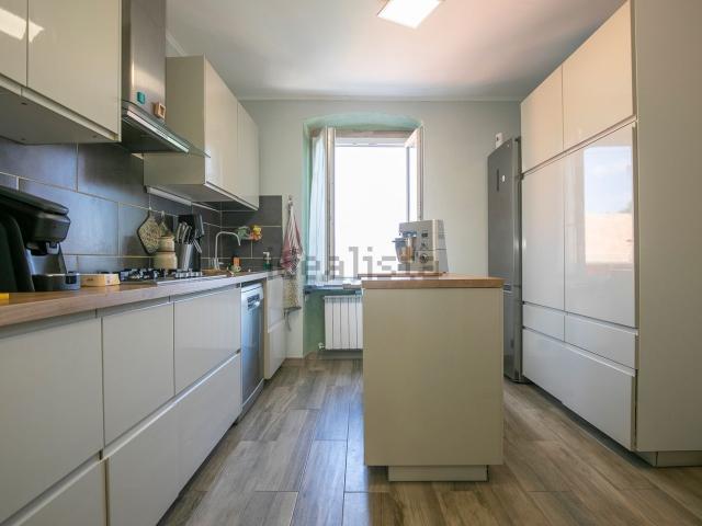 Appartamento in vendita di 68 m² in Strada Statale 1, 240